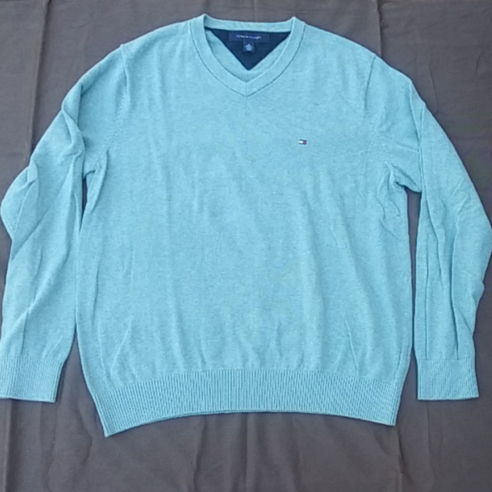 Tommy Hilfiger men's l/s pullover sweater. Sz-M